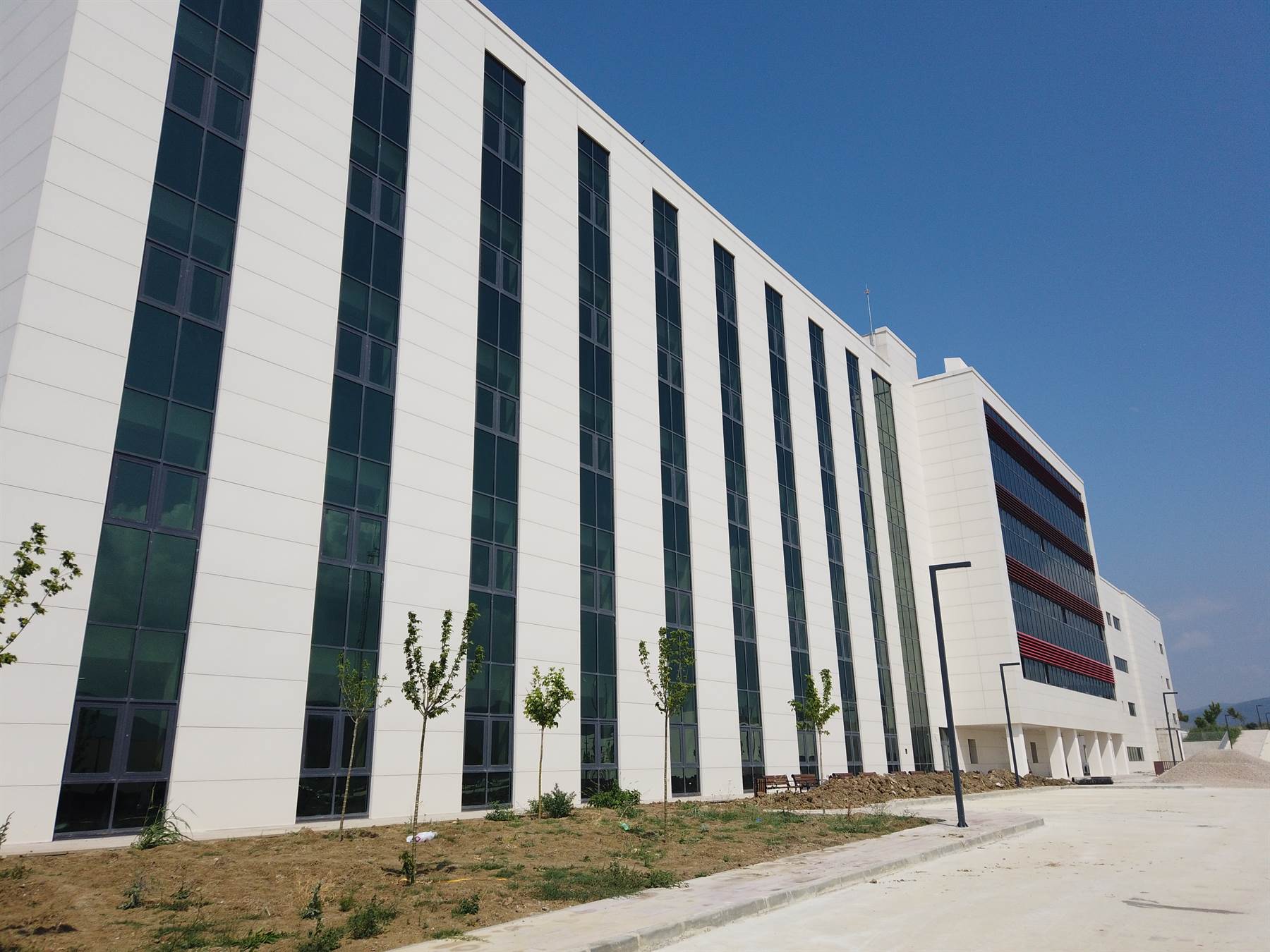 Sağlık Yapılarında İnsan Odaklı Tasarım: Hastaneler ve Aile Sağlığı Merkezleri